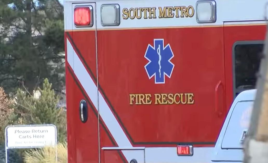 Bomberos de South Metro rescatan a 2 personas de una zona de construcción