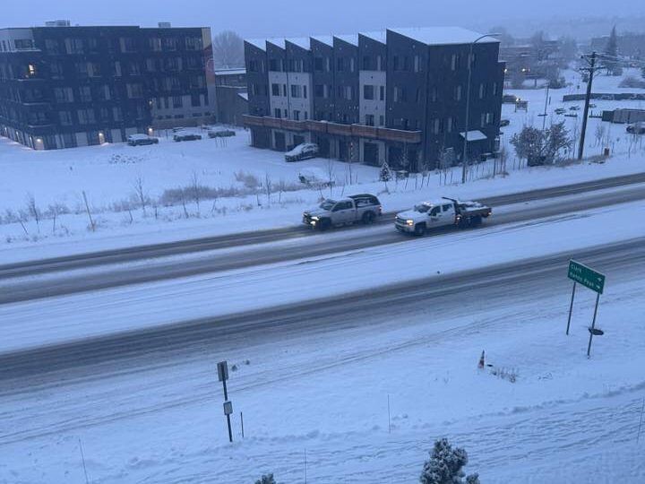 Nevada en Denver: Cierres de Carreteras y Retrasos Significativos - Noticias Notivalle